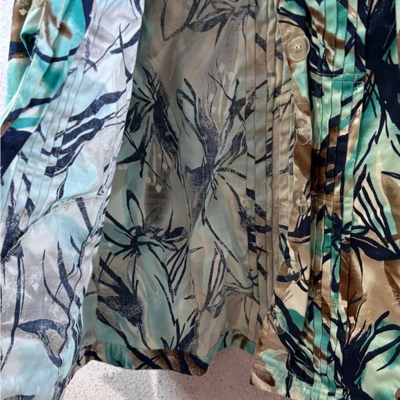 KEREN hart Blue and Green Patterned Top - Picture 6 of 7